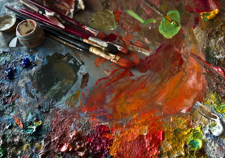 Краски с кисточками