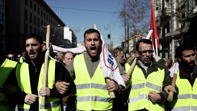 Участники акции протеста в Афинах