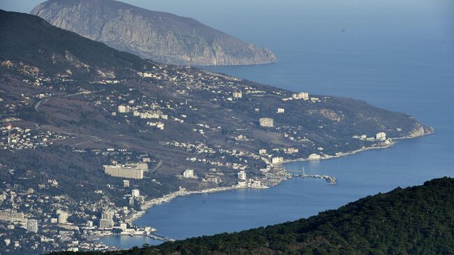 Вид на Ялту с горы Ай-Петри в Крыму