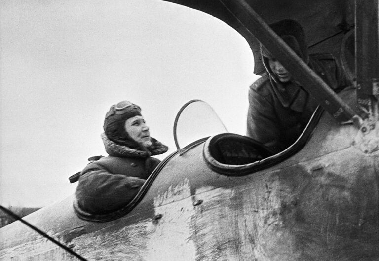 Маршал Советского Союза Иван Степанович Конев вылетает в район боев. ВОВ