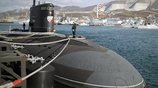 Подводная лодка Великий Новгород на территории Новороссийской военно-морской базы