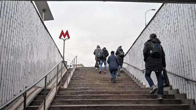 Выход со станции метро Калужская московского метрополитена