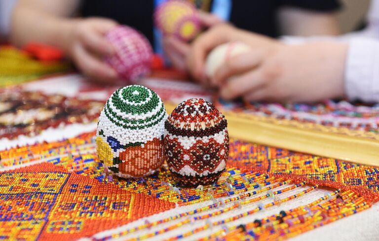 Яйца, украшенные бисером