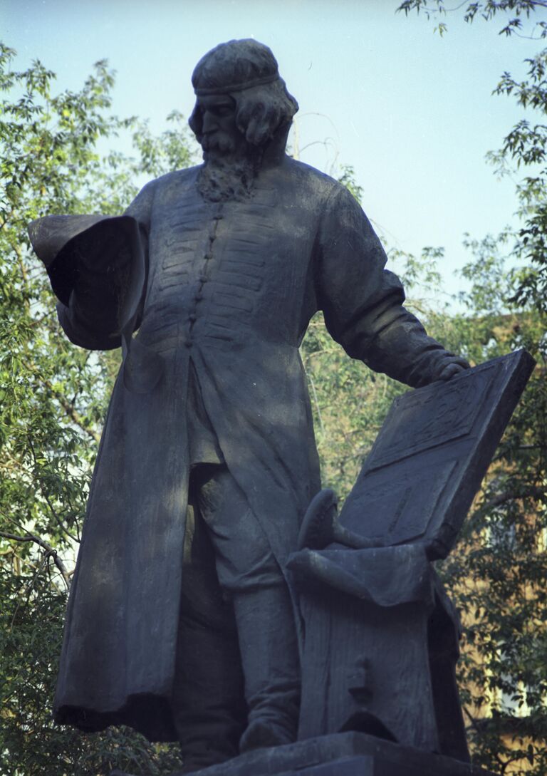 Памятник первопечатнику Ивану Федорову