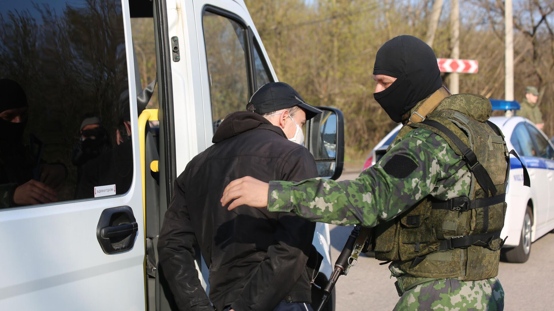 Обмен пленными между ДНР и Киевом на КПП на окраине города Горловка в Донецкой области - РИА Новости, 1920, 16.01.2021