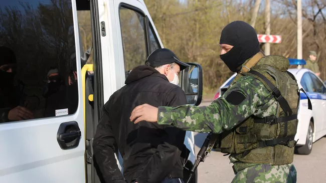 Обмен пленными между ДНР и Киевом на КПП на окраине города Горловка в Донецкой области
