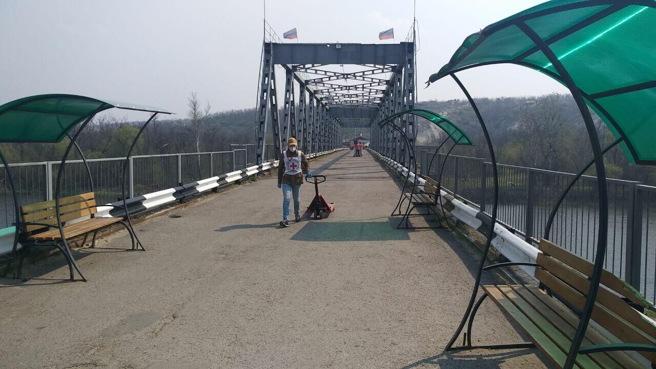 Доставка гуманитарного груза от МККК в ЛНР через КПП Станица Луганская - РИА Новости, 1920, 30.04.2021