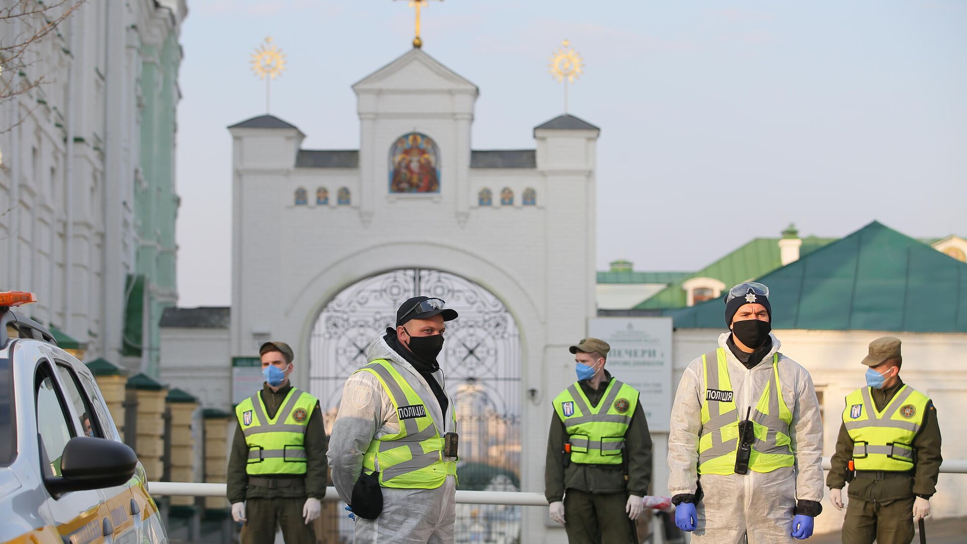 Сотрудники полиции и Нацгвардии Украины у въезда на территорию Киево-Печерской лавры. Архивное фото - РИА Новости, 1920, 22.11.2022