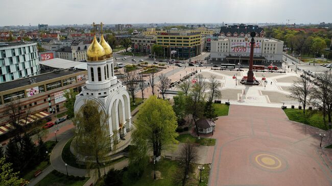 Баннер, посвященный празднованию 75-летия победы в Великой Отечественной войне, на здании городской администрации в Калининграде