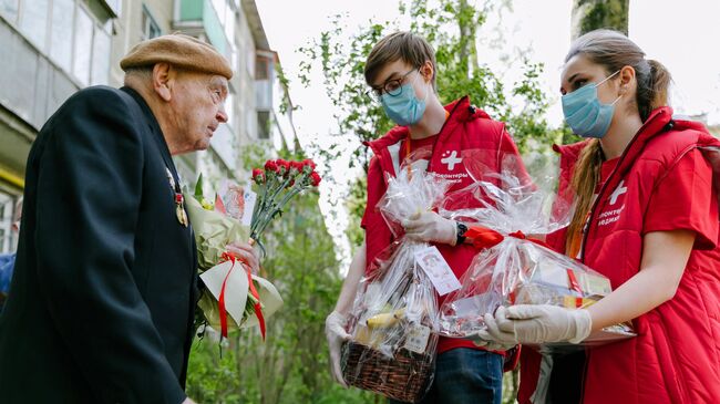 Поздравление ветеранов  Великой Отечественной войны с наступающим Днем Победы