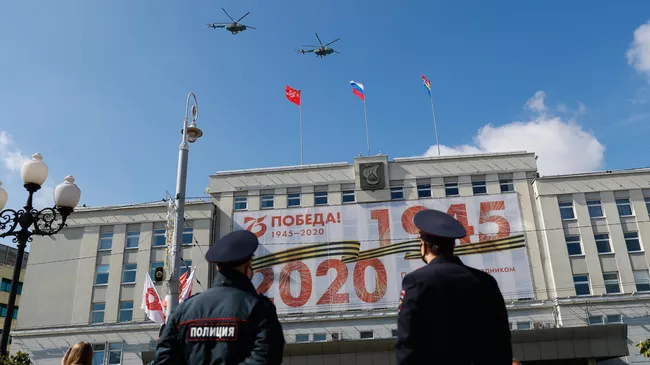 Многоцелевые вертолеты Ми-17 на воздушном параде Победы в Калининграде
