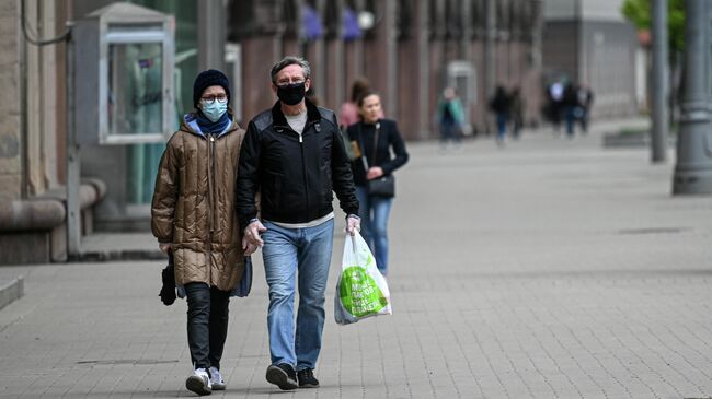 Прохожие на улице в Москве