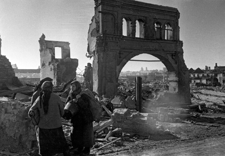 Руины города Вязьмы после боев за освобождение от немецко-фашистских захватчиков