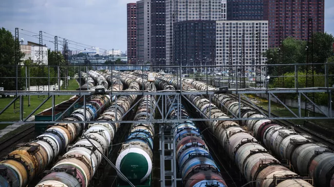 Железнодорожные вагоны-цистерны для перевозки нефти и топлива