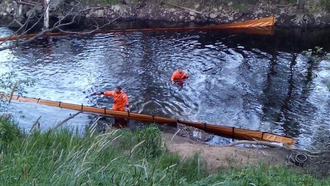 Ликвидация последствия утечки мазута в Новгородской области