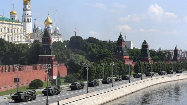 Военная техника во время генеральной репетиции парада в честь 75-летия Победы в Великой Отечественной войне в Москве