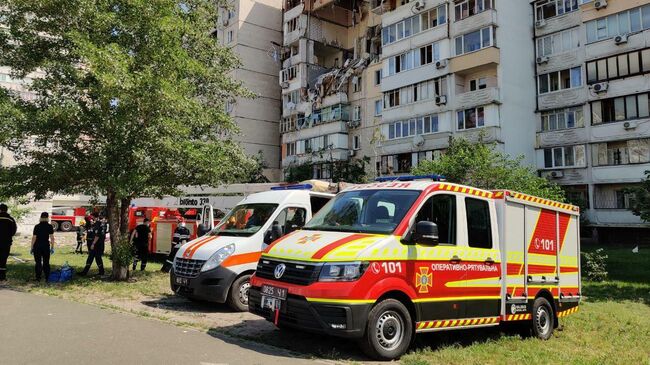 На месте взрыва бытового газа в жилом доме в Киеве, Украина