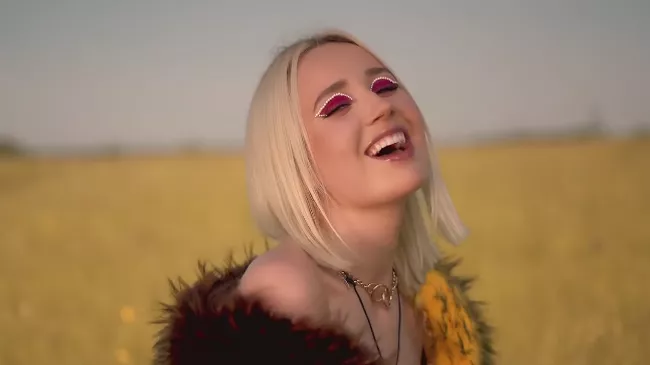 Кадр из клипа Клава Кока & NILETTO - Краш