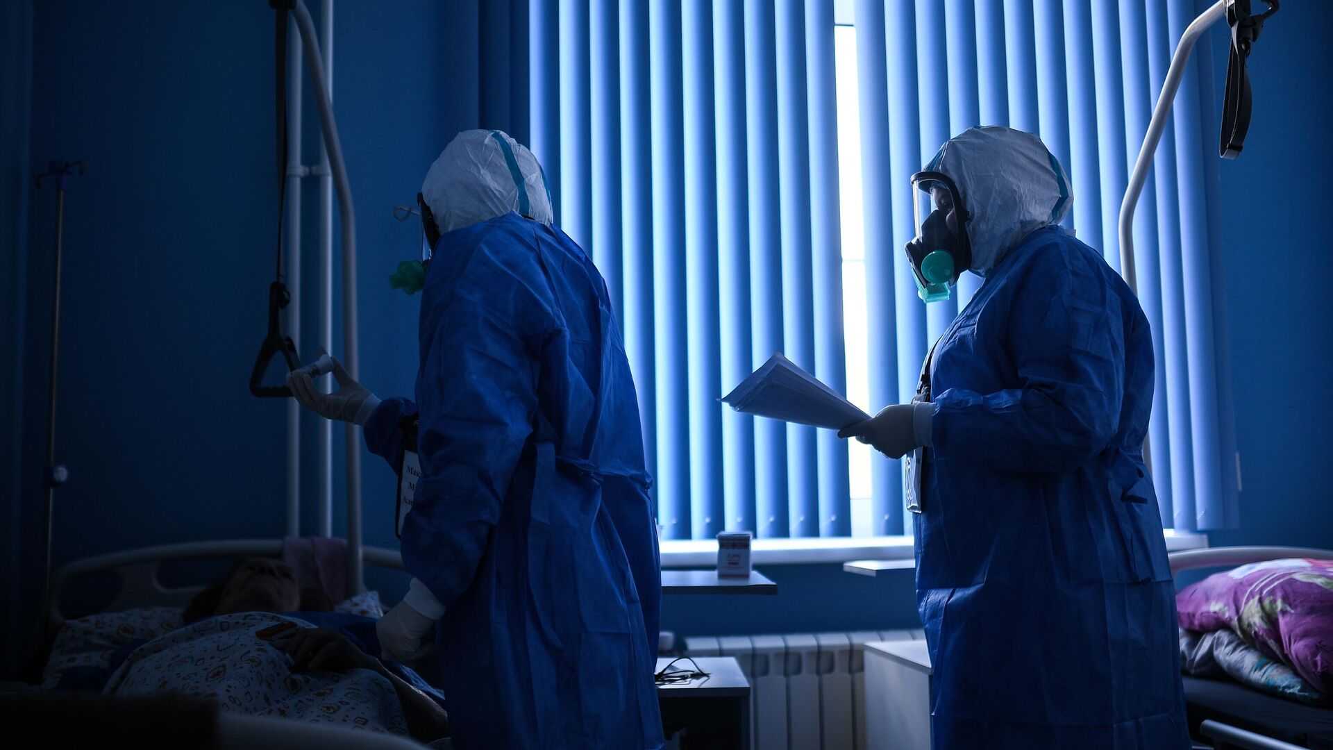 Врачи во время обхода в госпитале для лечения зараженных коронавирусной инфекцией в ЦИТО им. Н. Н. Приорова - РИА Новости, 1920, 30.09.2020