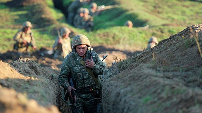 Армянские военные занимают позиции на линии фронта в Тавушской области, Армения