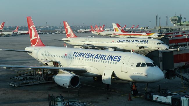 Самолеты авиакомпании Turkish Airlines в Международном аэропорту имени Ататюрка в Стамбуле