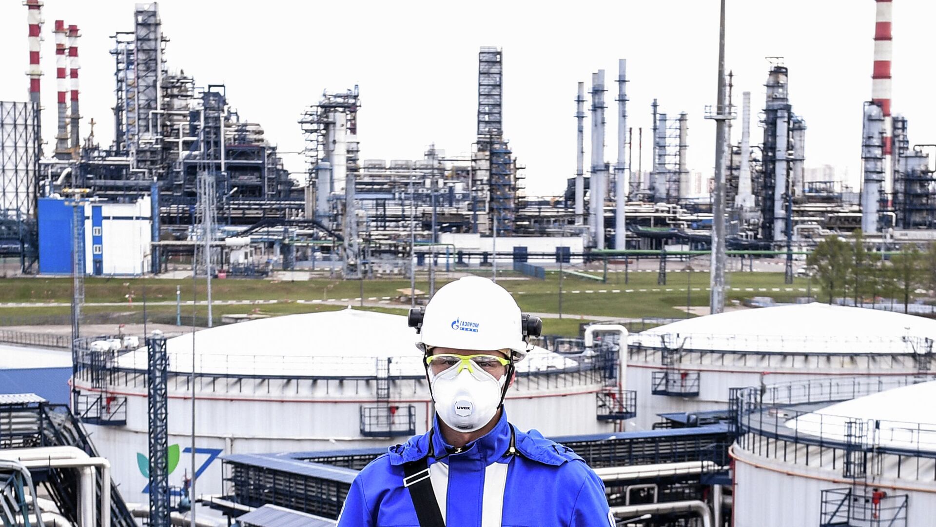 Оператор комплекса переработки нефти Евро+ Московского нефтеперерабатывающего завода  - РИА Новости, 1920, 20.10.2020