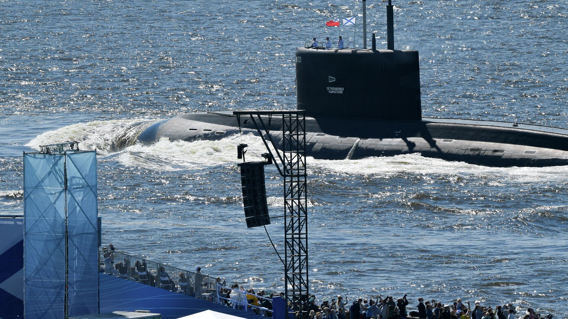 Подводная лодка Б-274 Петропавловск-Камчатский во время Главного военно-морского парада по случаю Дня ВМФ на Кронштадтском рейде - РИА Новости, 1920, 07.09.2020