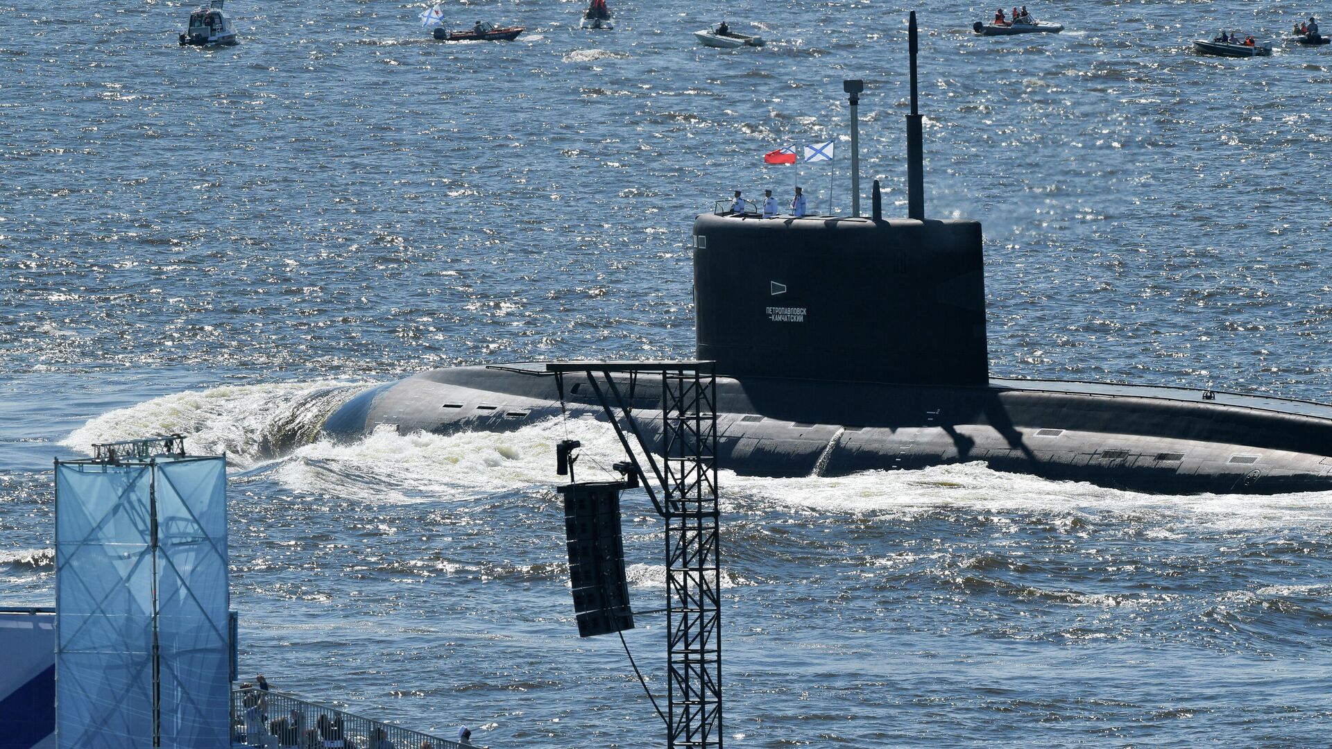 Подводная лодка Б-274 Петропавловск-Камчатский во время Главного военно-морского парада по случаю Дня ВМФ на Кронштадтском рейде - РИА Новости, 1920, 07.09.2020