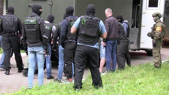 Кадр оперативного видео задержания предположительно 32 членов частной военной компании в Белоруссии