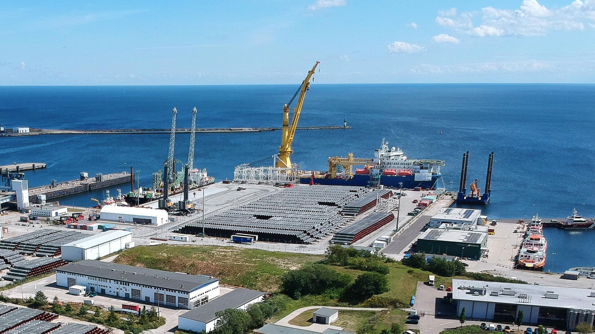 Российское краново-монтажное трубоукладочное судно Академик Черский в немецком порту Мукран на острове Рюген - РИА Новости, 1920, 01.10.2020
