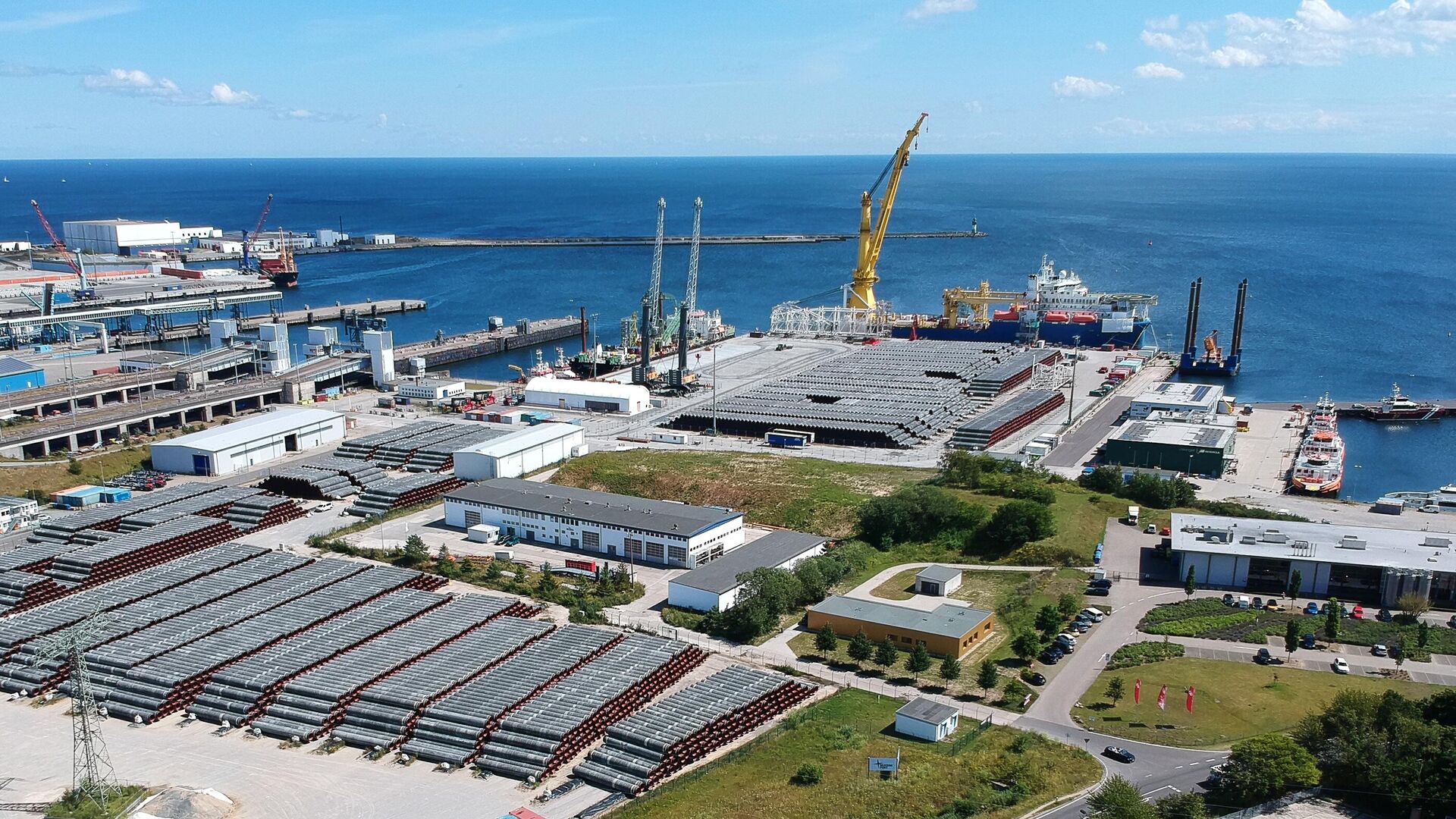 Российское краново-монтажное трубоукладочное судно Академик Черский в немецком порту Мукран на острове Рюген Российское краново-монтажное трубоукладочное судно Академик Черский в немецком порту Мукран на острове Рюген - РИА Новости, 1920, 01.10.2020