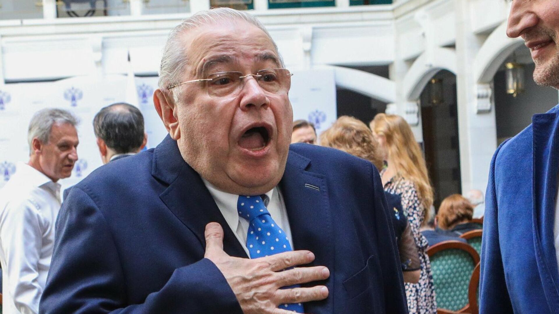 Писатель-юморист, телеведущий Евгений Петросян  - РИА Новости, 1920, 18.04.2026