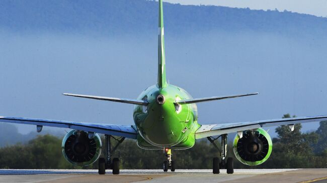 Пассажирский авиалайнер Airbus A320 авиакомпании S7 Airlines 