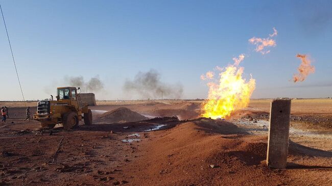 Пожар на месте взрыва на Арабском газопроводе в провинции Дамаск, Сирия