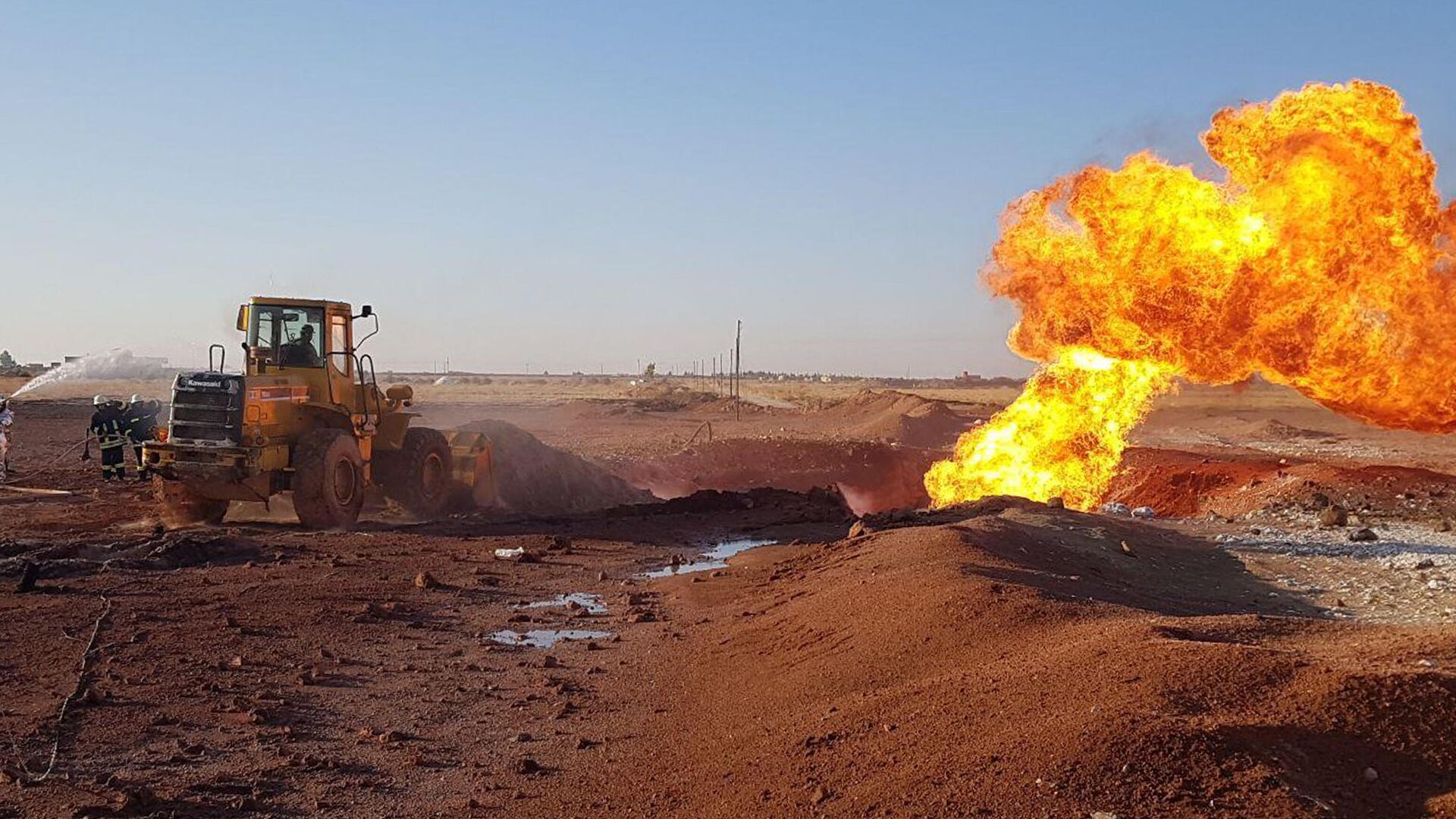 Пожар на месте взрыва на Арабском газопроводе в провинции Дамаск, Сирия - РИА Новости, 1920, 24.08.2020