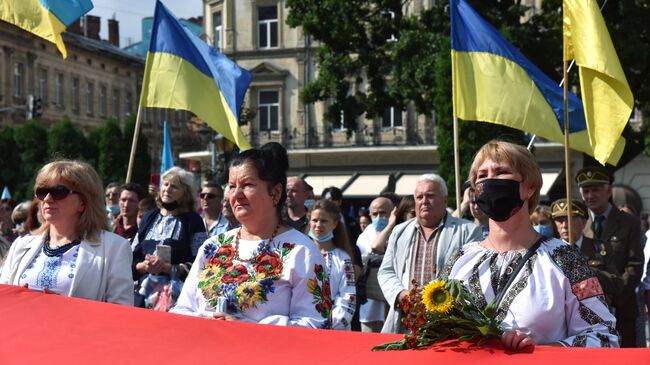 Участники Марша непокоренных во Львове в честь Дня независимости Украины. 24 августа 2020