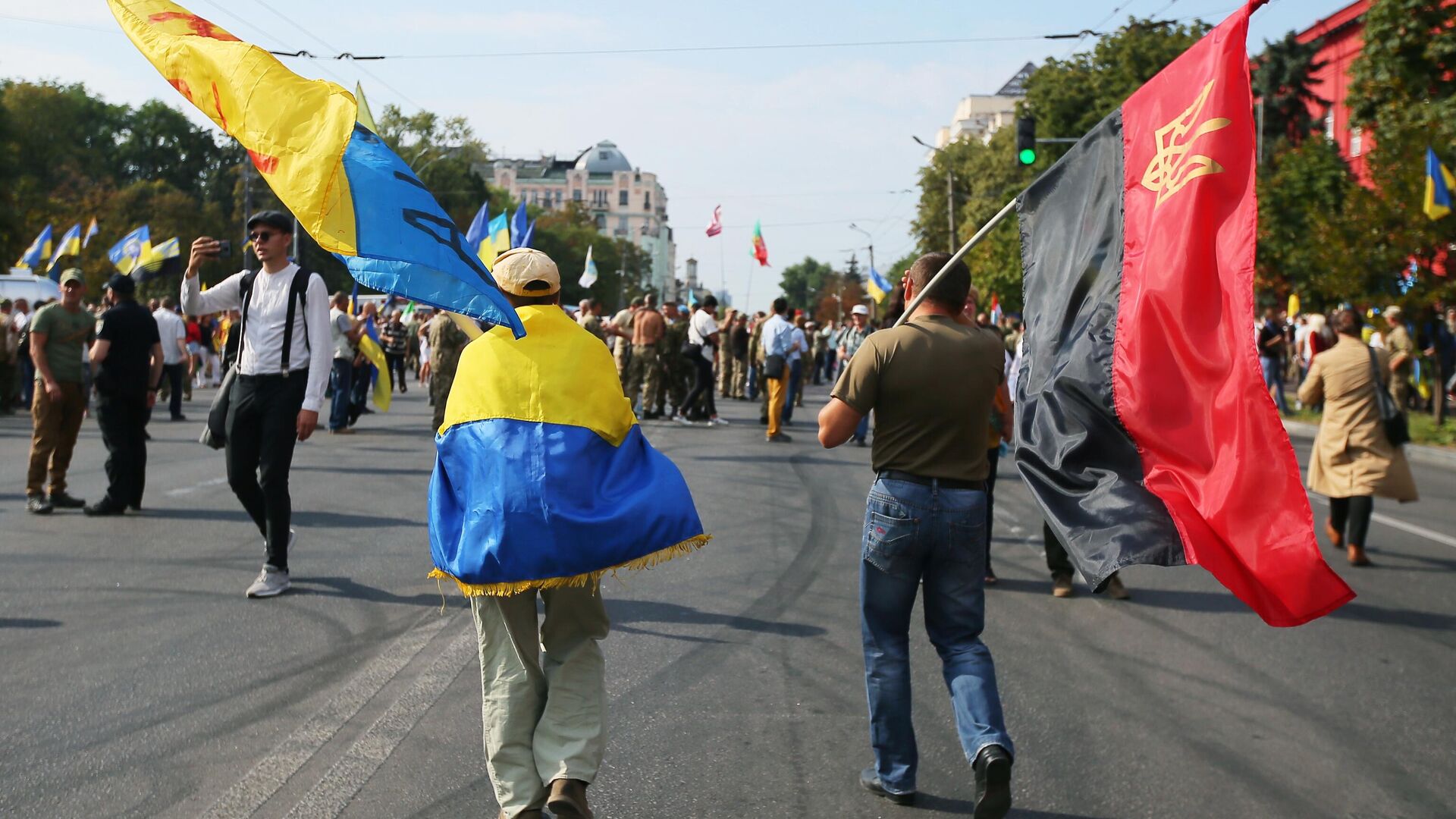 Участники Марша защитников Украины во время акции в рамках празднования Дня независимости страны в Киеве - РИА Новости, 1920, 01.09.2020