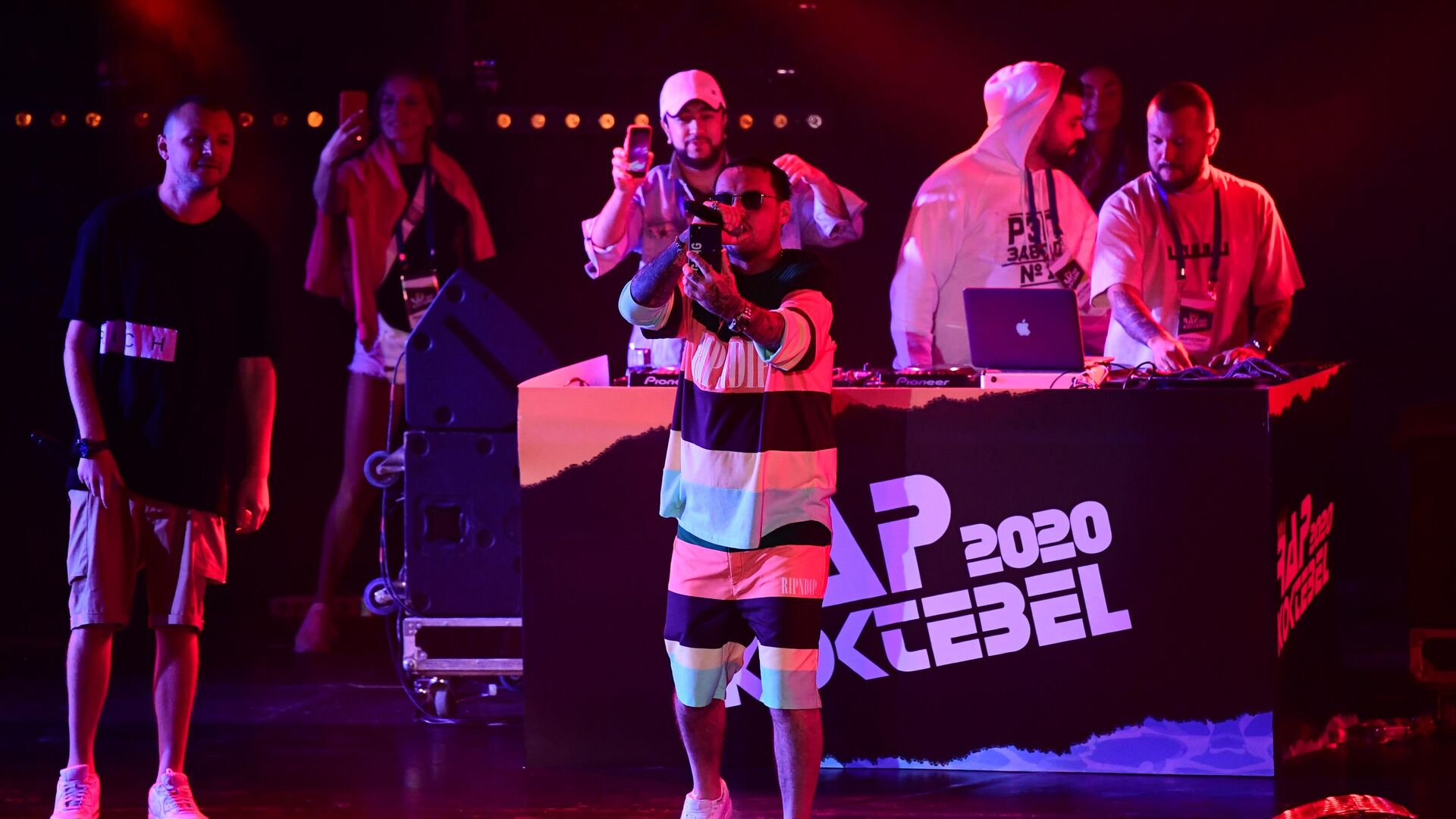 Рэпер Алексей Долматов (Guf) выступает на фестивале Rap Koktebel в Крыму. - РИА Новости, 1920, 08.10.2020
