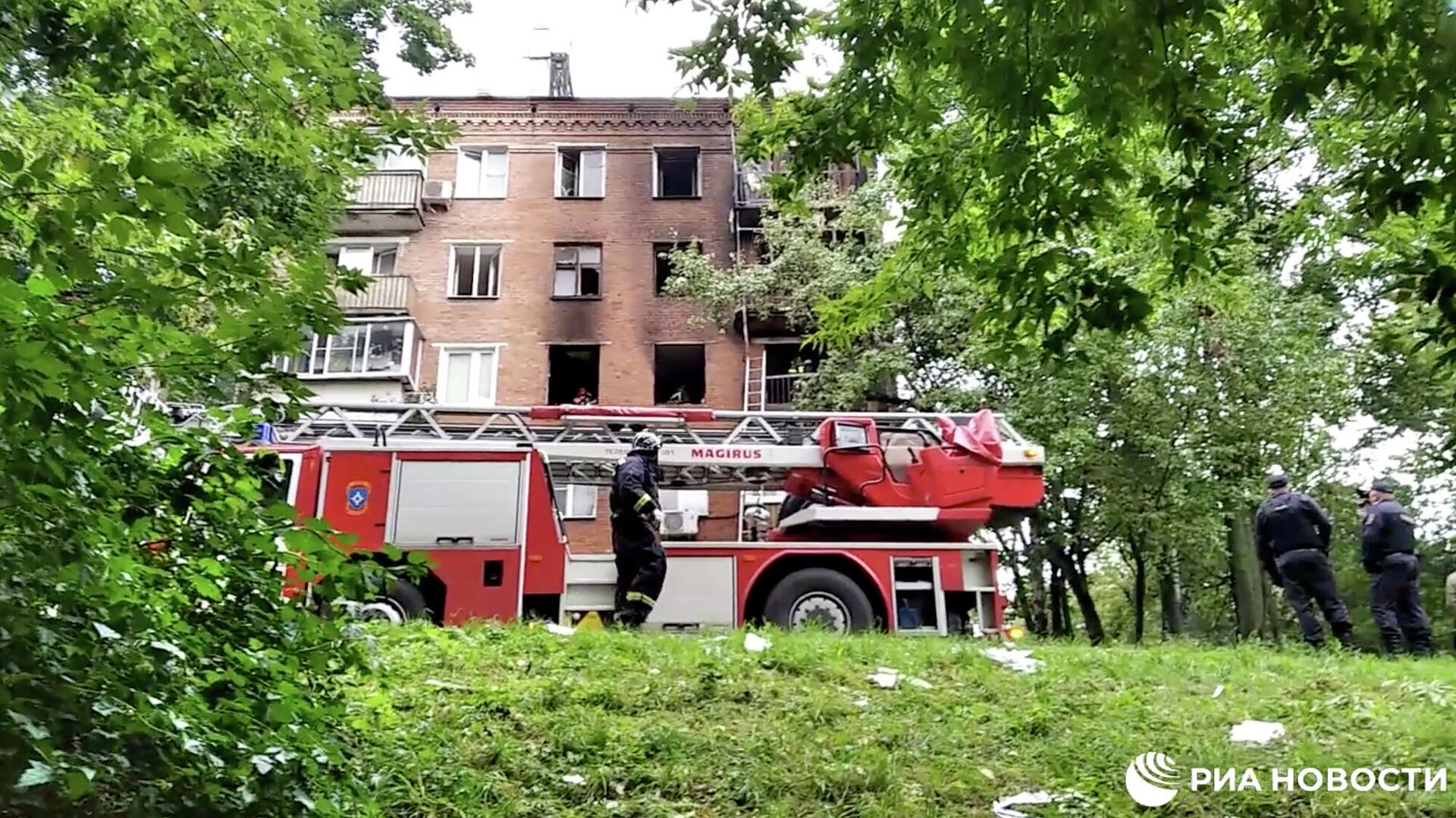 Взрыв в жилом доме в Москве. Кадр видео - РИА Новости, 1920, 26.08.2020