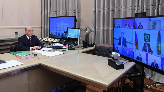 Председатель правительства РФ Михаил Мишустин проводит совещание с членами кабинета министров в режиме видеоконференции