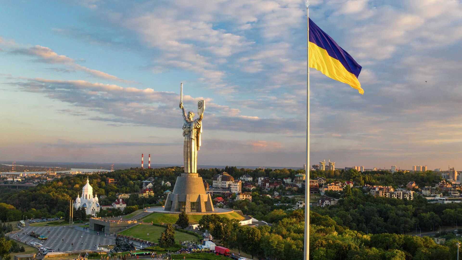 Самый большой флаг Украины в Киеве - РИА Новости, 1920, 28.12.2020