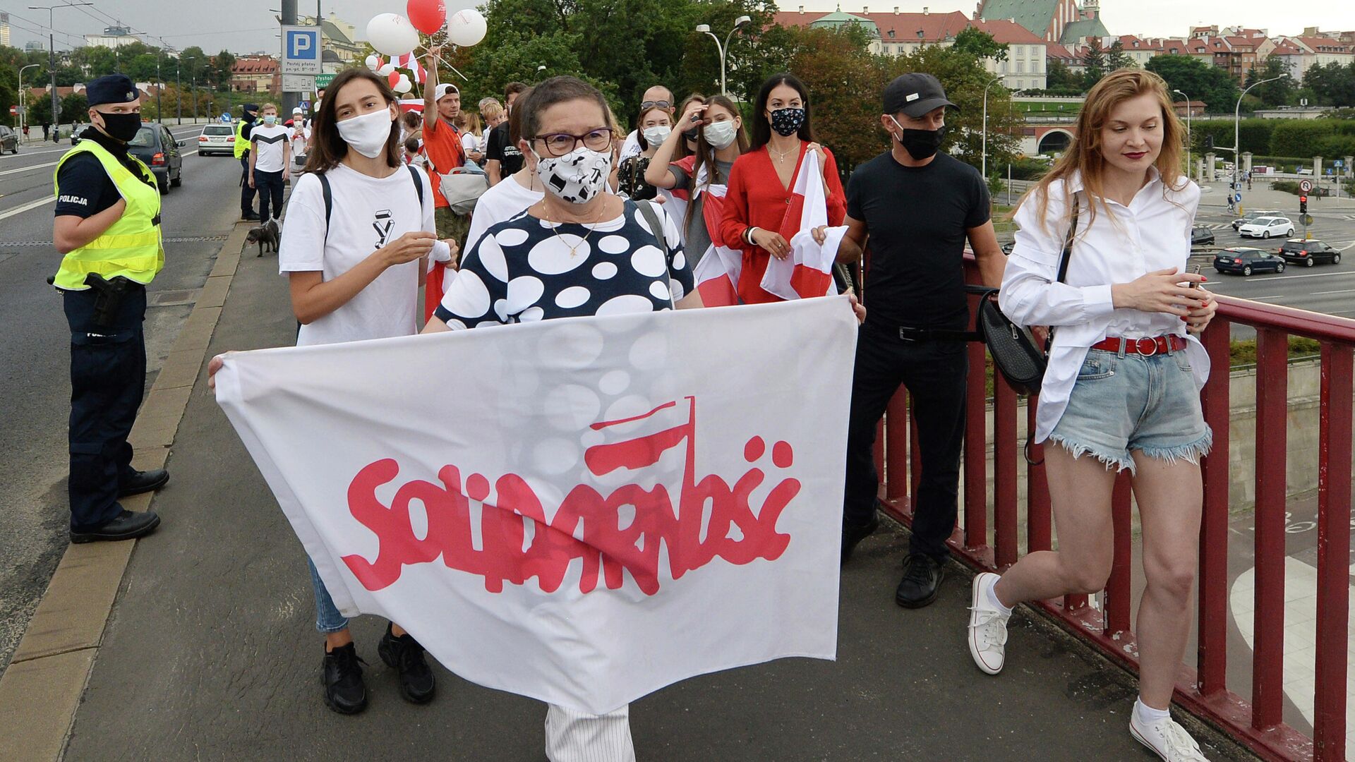 Жители Варшавы на шествии в поддережку протестов в соседней Беларуси  - РИА Новости, 1920, 24.05.2023