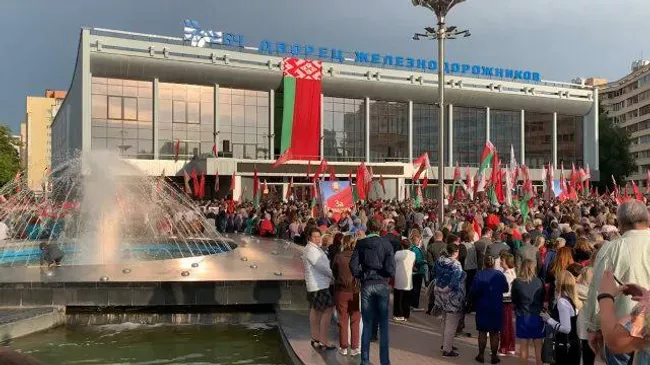 Провластный митинг у Дворца железнодорожников в Минске