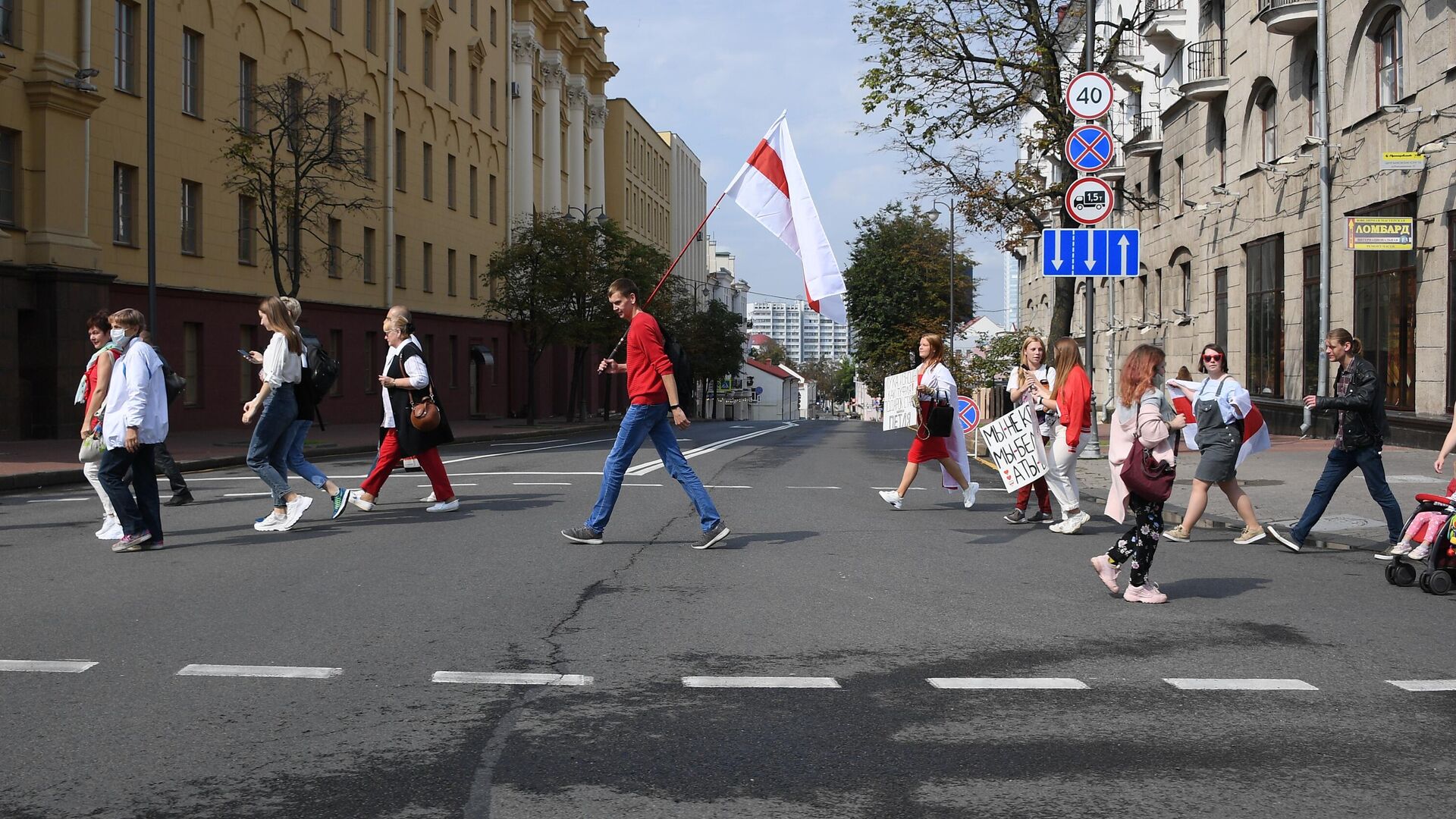 Участники акции протеста на проспекте Независимости в Минске - РИА Новости, 1920, 17.09.2020