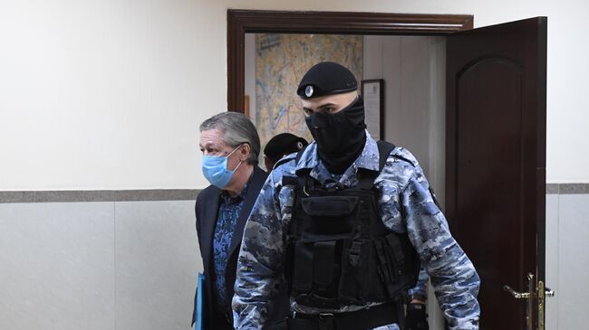 Актёр Михаил Ефремов в здании Пресненского суда города Москвы, где будет оглашен приговор по делу о ДТП со смертельным исходом