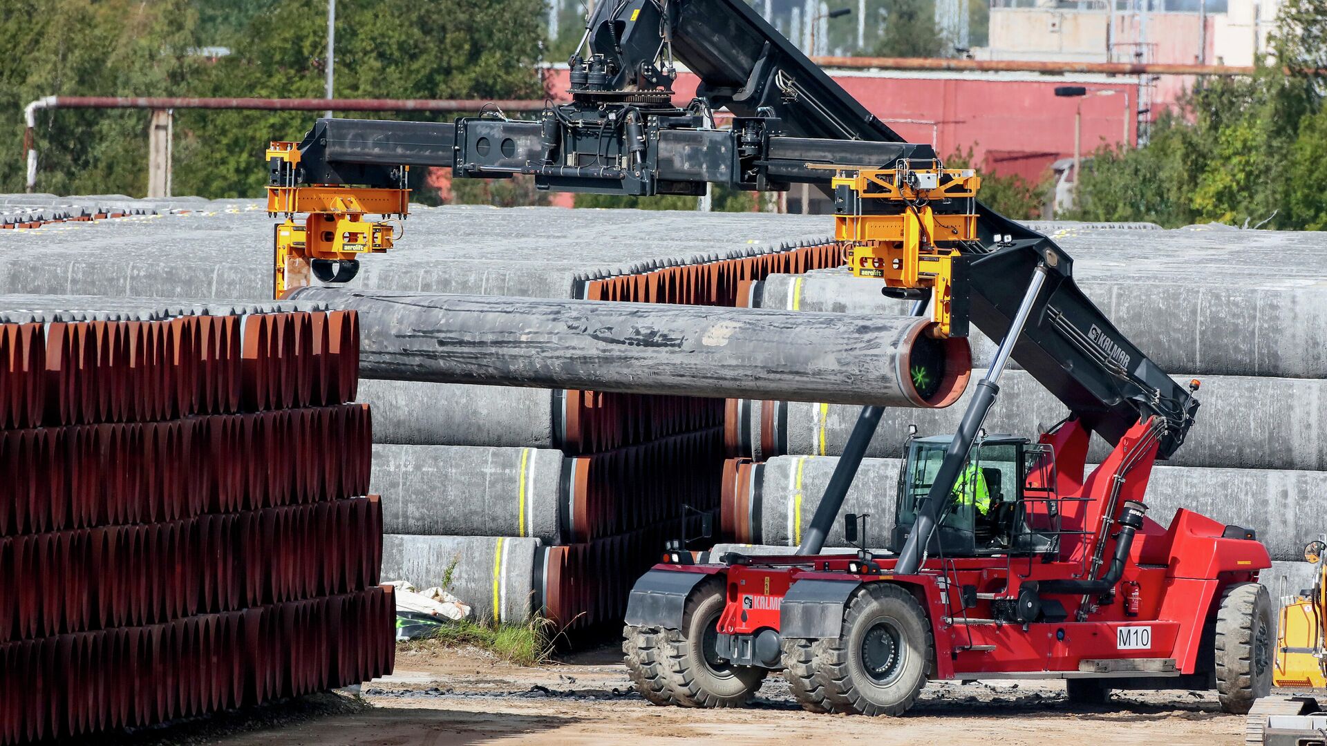 Трубы для газопровода Северный поток -2 в порту Мукран в Германии - РИА Новости, 1920, 15.09.2020