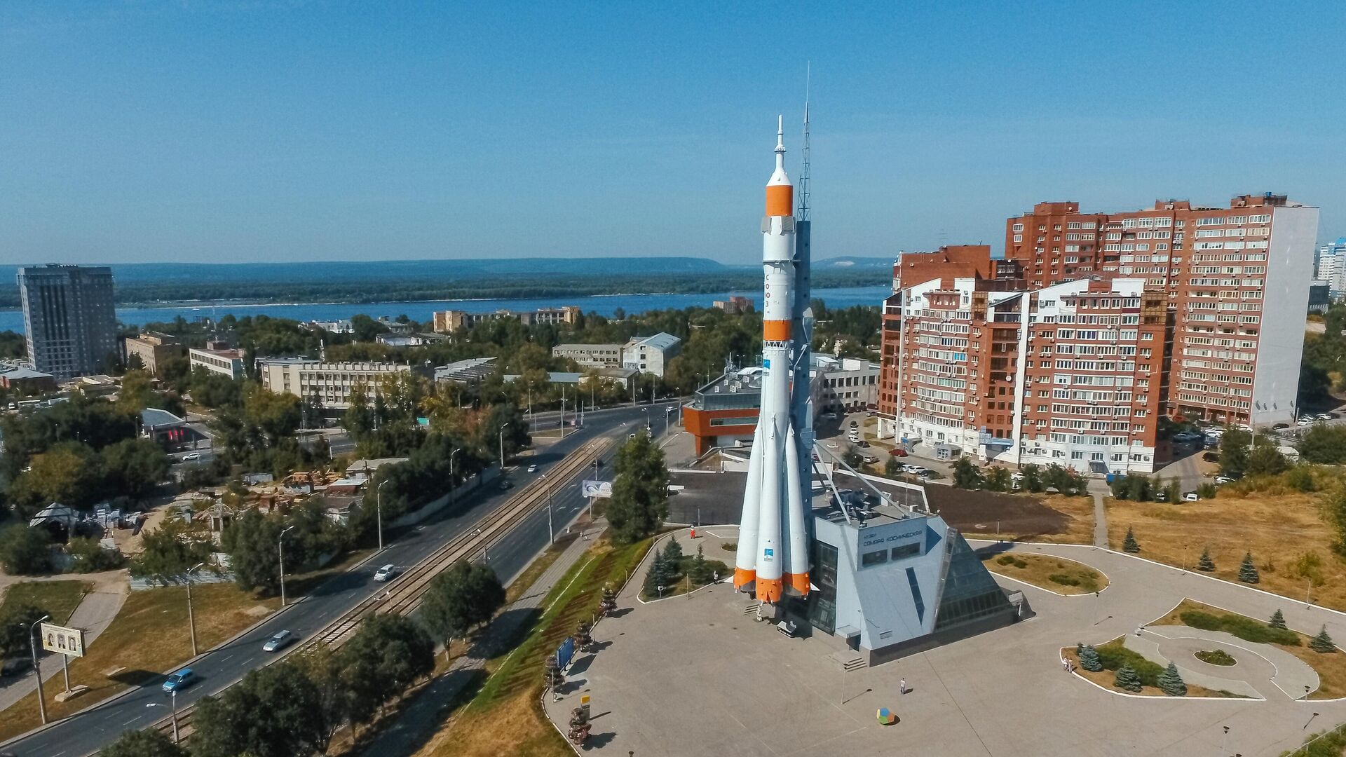 Макет ракеты-носителя СОЮЗ возле музея Самара космическая в Самаре - РИА Новости, 1920, 23.03.2023