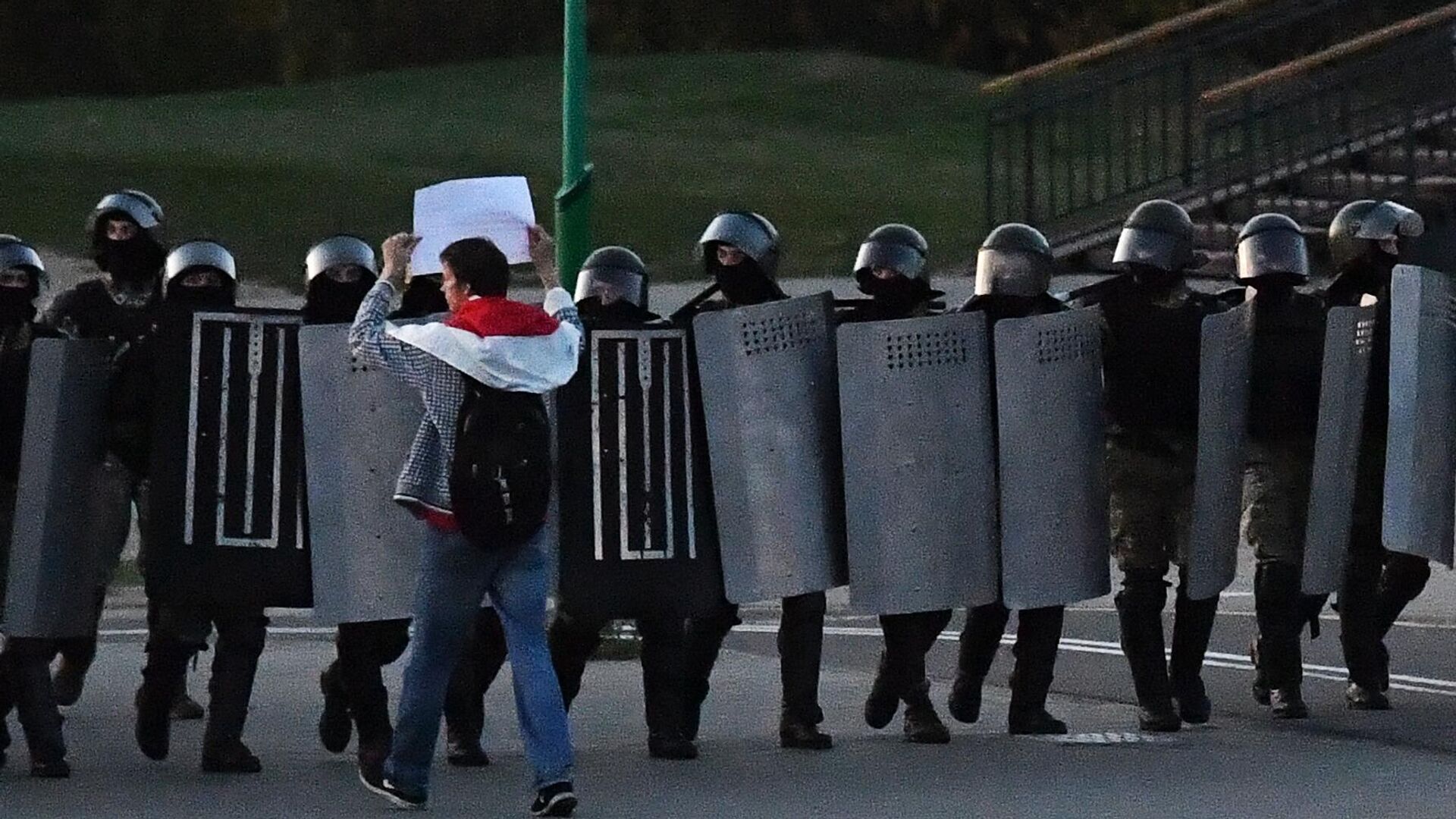  Сотрудники ОМОНа во время несанкционированной акции протеста оппозиции в Минске - РИА Новости, 1920, 11.10.2020