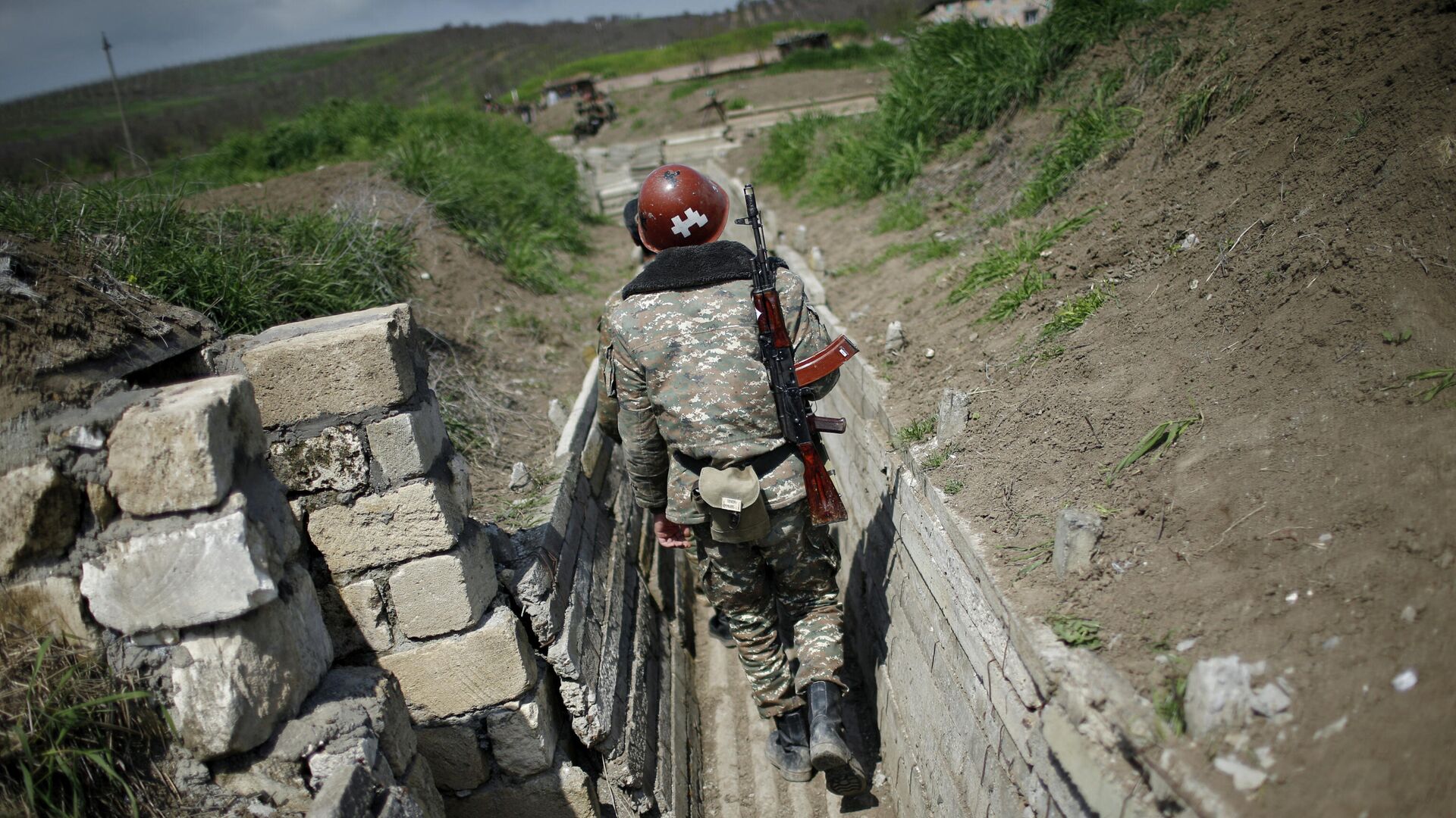 Армянские военные на позициях у границы Нагорного Карабаха - РИА Новости, 1920, 28.09.2020