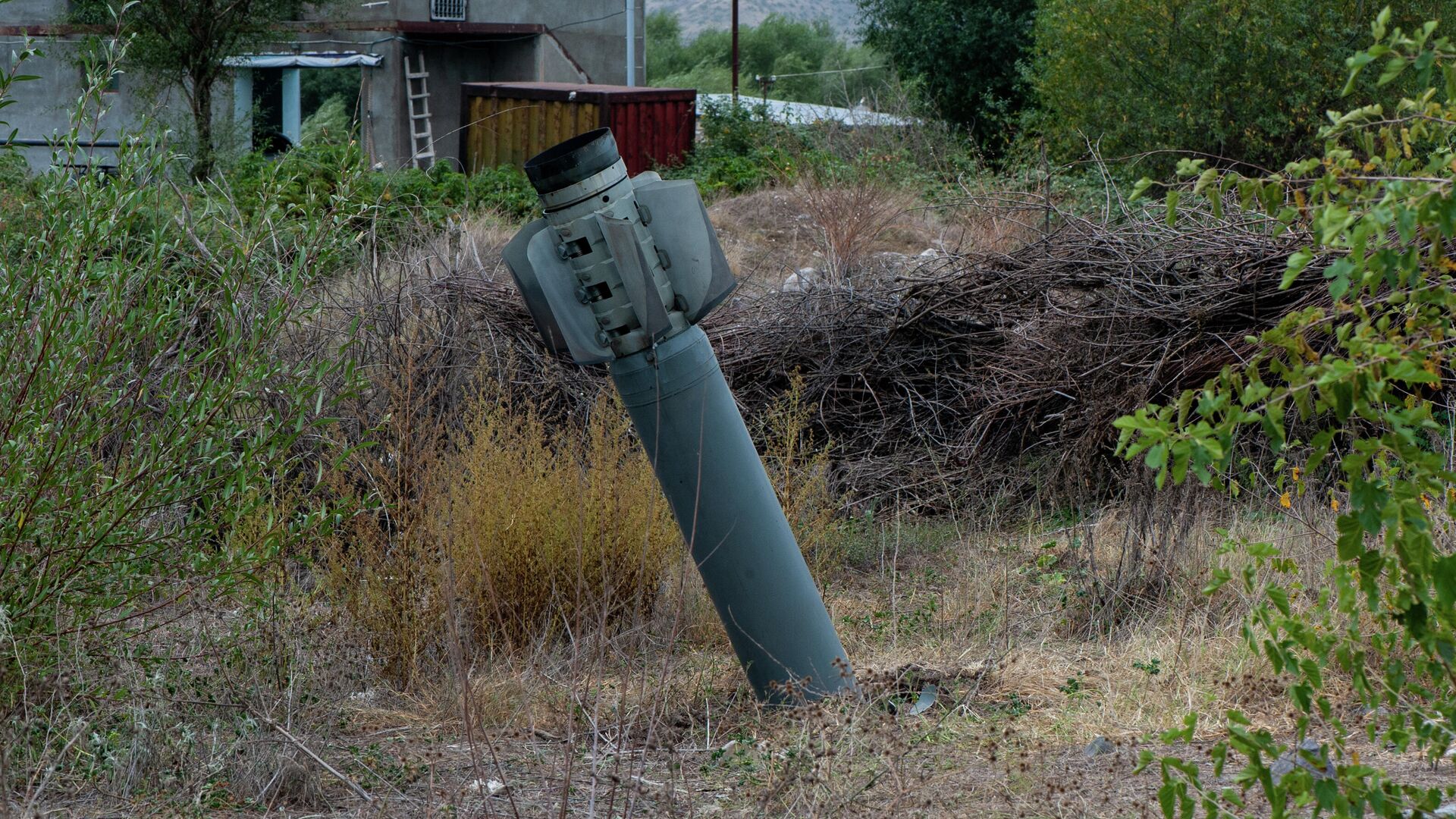 Реактивный снаряд системы Смерч на территории общины Иванян Нагорного Карабаха - РИА Новости, 1920, 02.10.2020